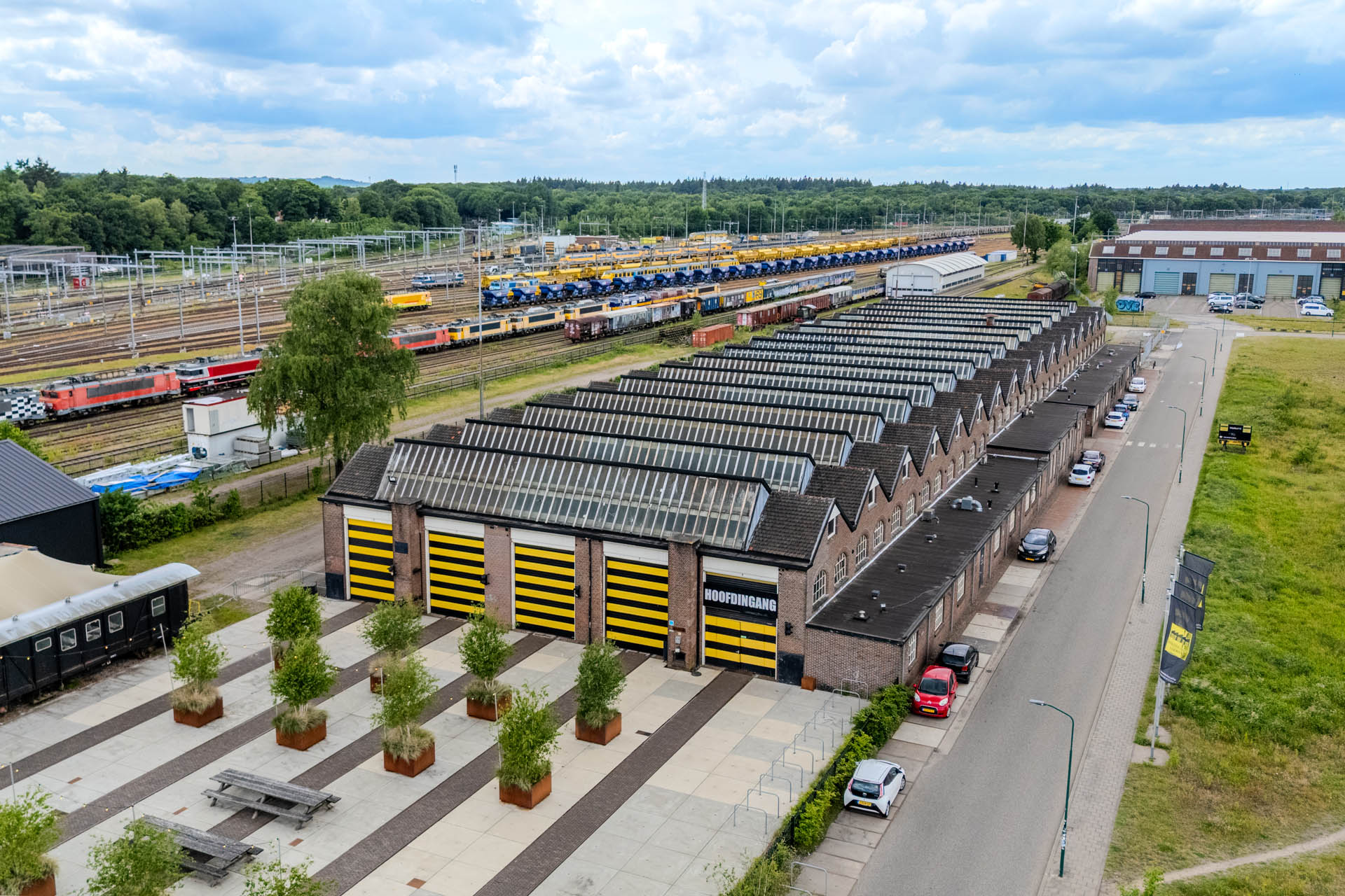 Bovenaanzicht van De Rijtuigenloods in Amersfoort, een centraal gelegen congreslocatie voor strategische events en jaarstarts in Q1, goed bereikbaar per trein en auto.