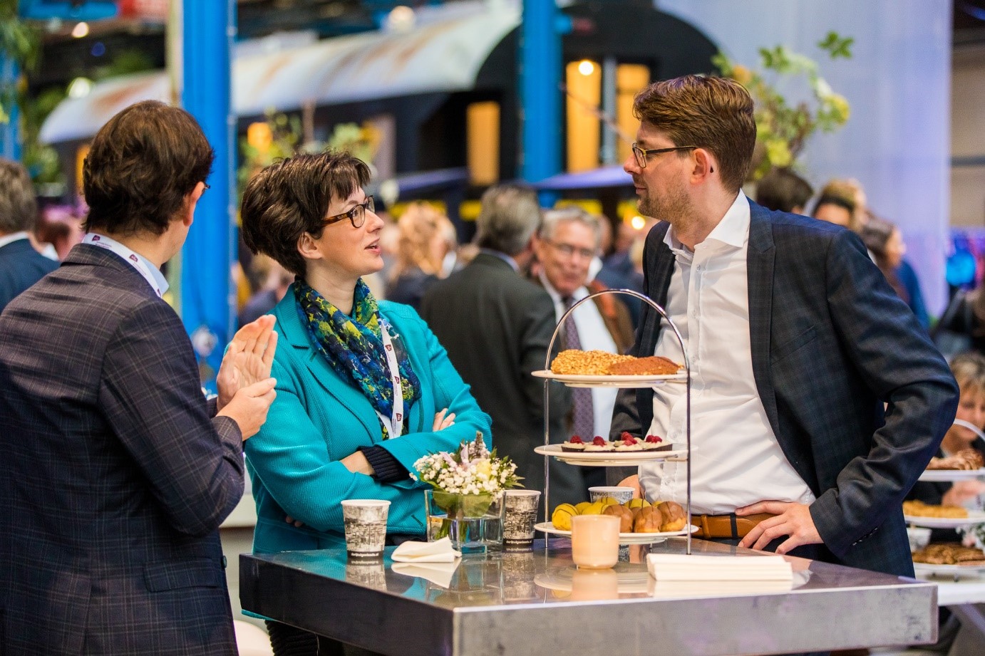 Netwerken tijdens een bedrijfsevenement in De Rijtuigenloods